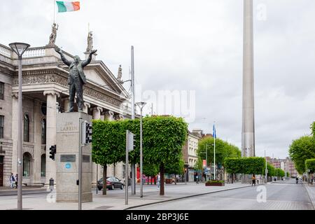 Dublin, Irland. Mai 2020. Begrenzte Anzahl und Verkehr auf der O`Connell St in Dublin, da Geschäfte und Geschäfte aufgrund von Covid-19 Pandemiebeschränkungen geschlossen wurden
